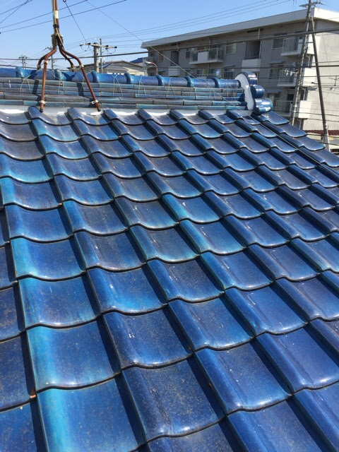 【東大阪市】漆喰修理後の不安解消！壁際の板金と瓦の本当の寿命