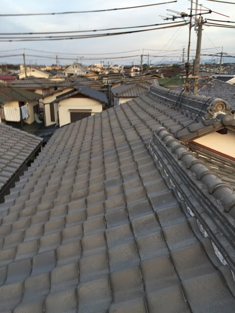 【八尾市高安町で瓦屋根の雨漏り調査】はみ出した漆喰の部分修理で費用を抑える