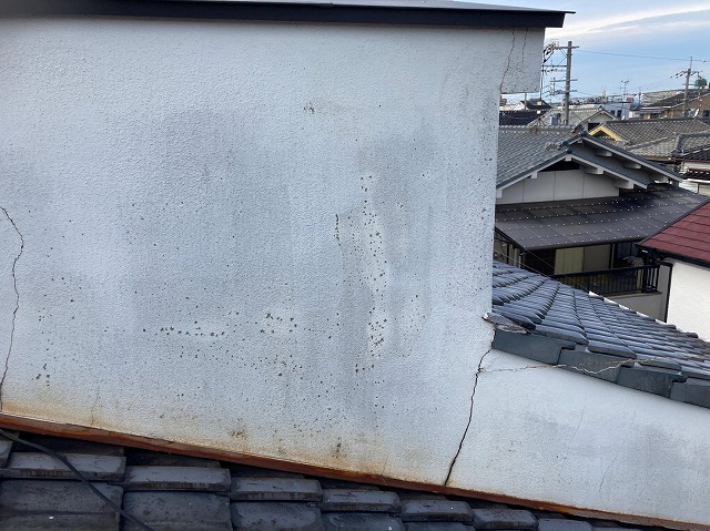八尾市で雨漏り点検屋根漆喰、谷板金、壁水切り