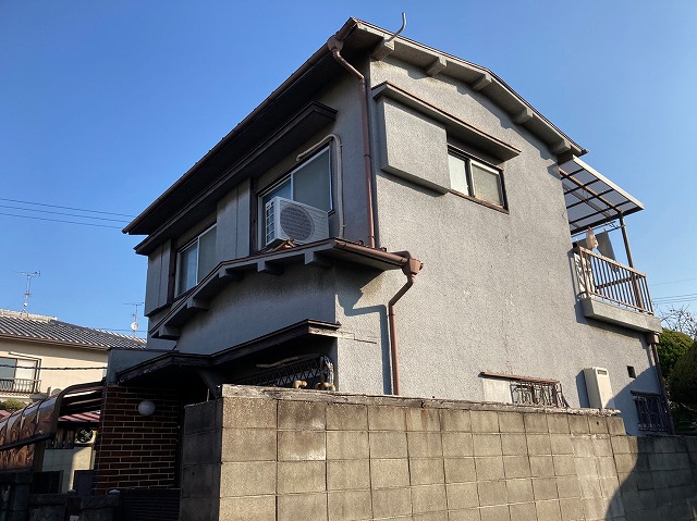 八尾市で屋根塗装工事瓦棒の板金屋根現場調査