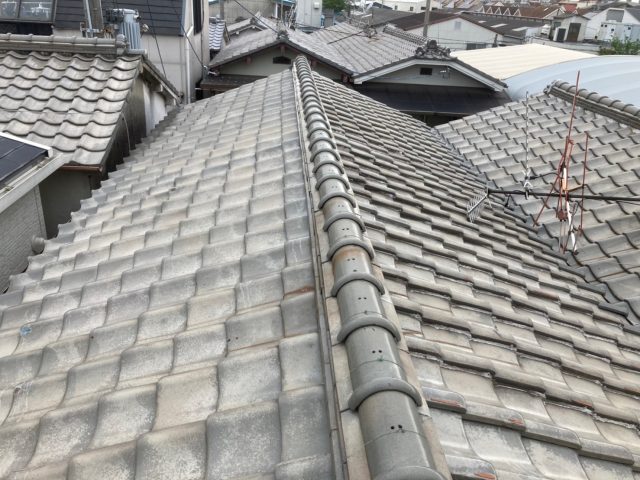 東大阪市で知らない業者に鬼瓦がずれていると言われたので屋根点検希望