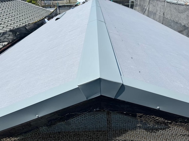 葺き替え完了後の遮熱グラッサ。軽量化と遮熱性能を両立した美しく安心な屋根。