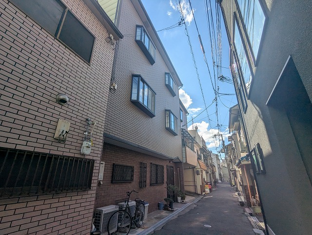 カバー工事を行う大阪市東成区の住宅