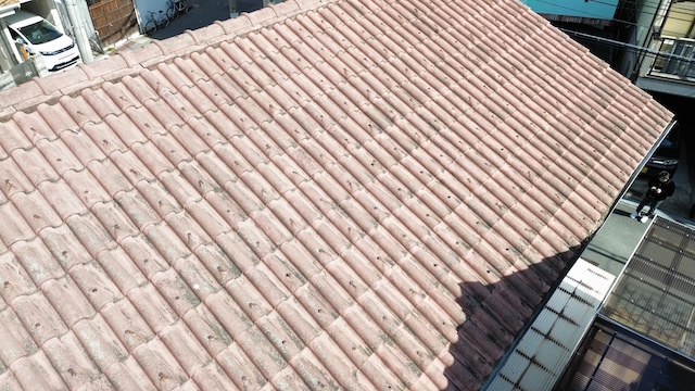 ドローンによる視覚的な根拠に基づいた、藤井寺市の屋根雨漏り診断