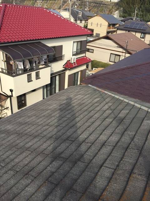 八尾市の屋根コケ・色褪せをカバー工法で解決！雨漏り不安ゼロへ