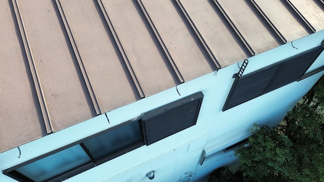 【大阪市平野区】強風で飛んだ雨樋　狭小地もドローン診断で火災保険適用をサポート！