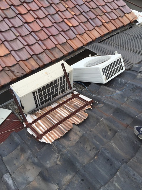 大阪市旭区｜瓦屋根の雨漏り不安は室外機・壁際の部分補修で安く解決！