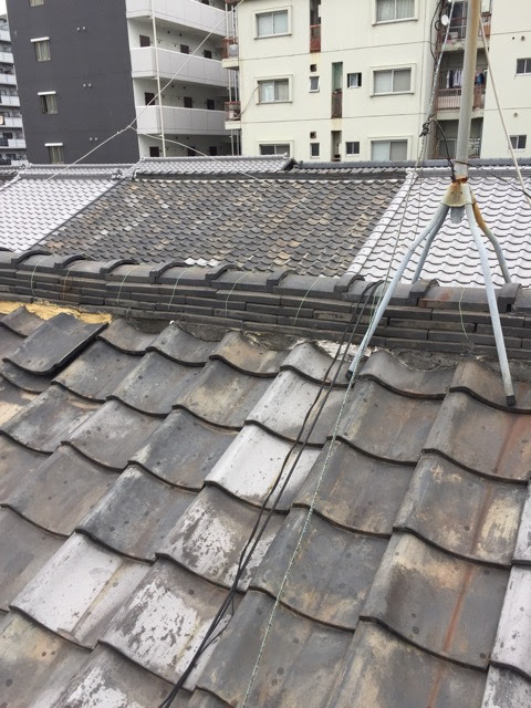 大阪市旭区の瓦屋根の棟まわりとアンテナ周辺の点検状況