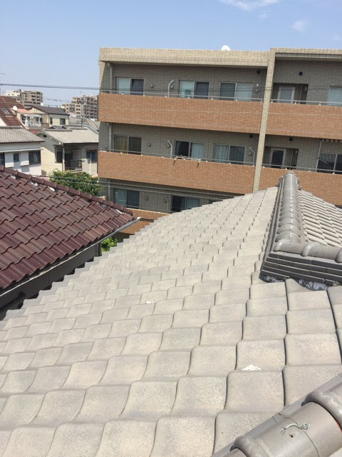 大阪市東住吉区の戸建て住宅 風を直接受けやすい2階大屋根の棟瓦