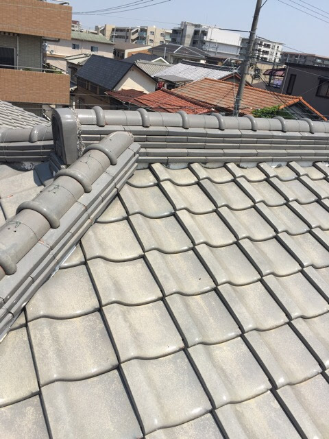 大阪市東住吉区の瓦点検 棟瓦と平瓦の取り合い部の劣化進度