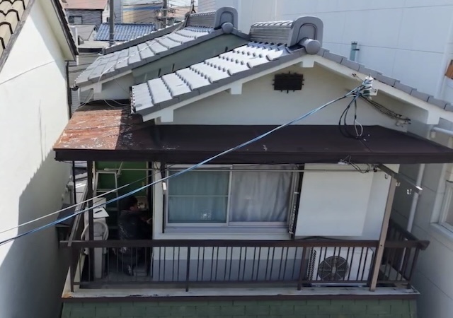 大阪市此花区でトタン屋根の雨漏りを調査、下屋板金に赤サビと塗膜剥離が広がっていました