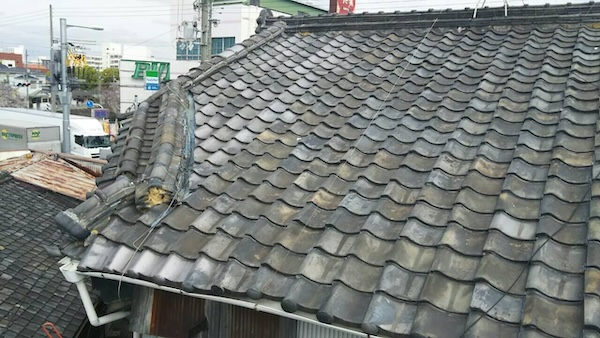 大阪市平野区｜瓦ズレ・漆喰崩れを「部分補修」で費用1/5に防ぐ解決策
