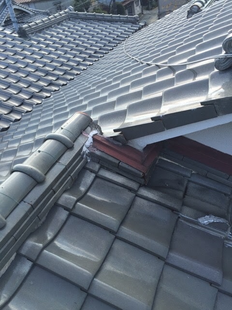 【柏原市】いぶし瓦の雨漏り不安を解消！重い屋根を軽くする修理プランと費用