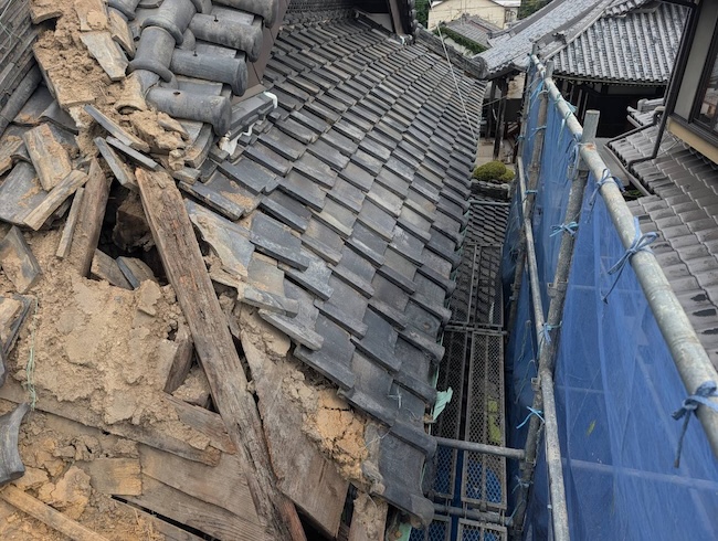 木下地が見えた屋根面