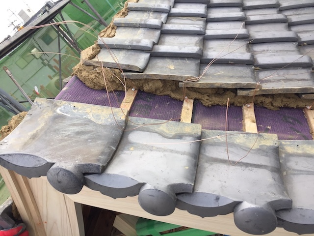 軒先瓦の復旧作業