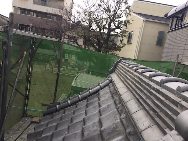 棟と屋根面の納まり