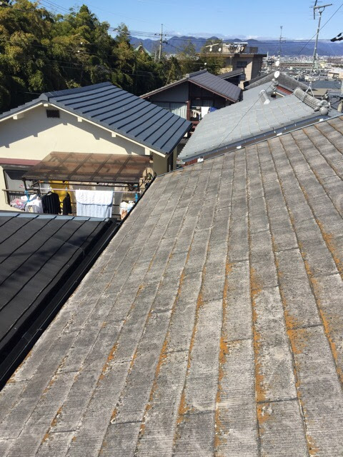 堺市南区の屋根変色とコケをカバー工法で解決！約30万円安く短期工事
