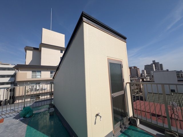 【大阪市生野区】雨漏りの原因を散水試験で特定！カバー工法で修理費用を大幅削減
