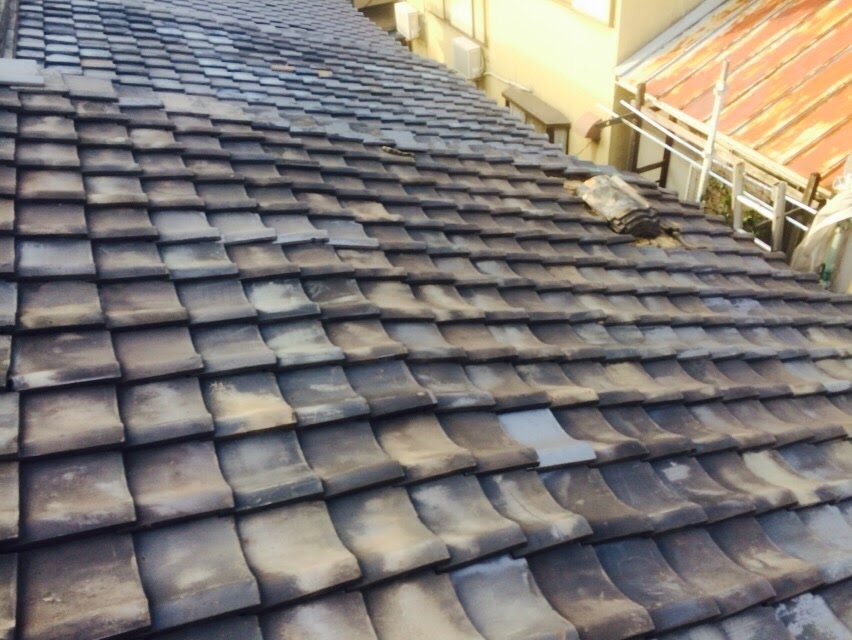 【大阪市生野区】重い瓦屋根を軽量化する葺き替え工事！地震と雨漏りの不安を解消