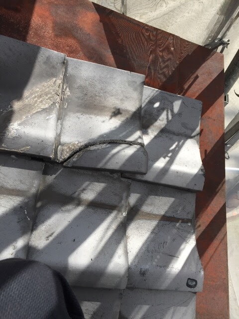 松原市で瓦割れの雨漏り不安を解消！火災保険の活用と最適な屋根修理のご提案