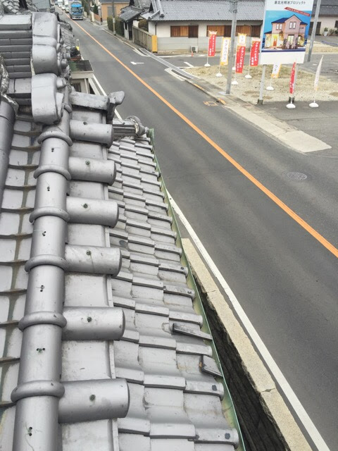 堺市西区 瓦のズレと隙間から雨水が侵入するリスク