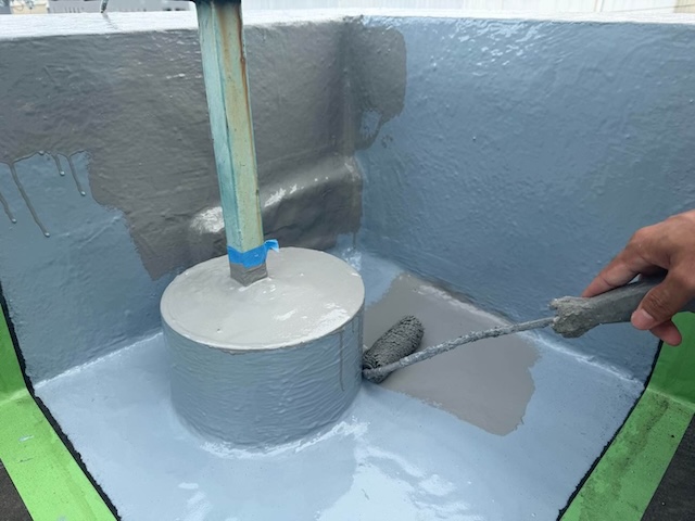 防水材2層目の塗布