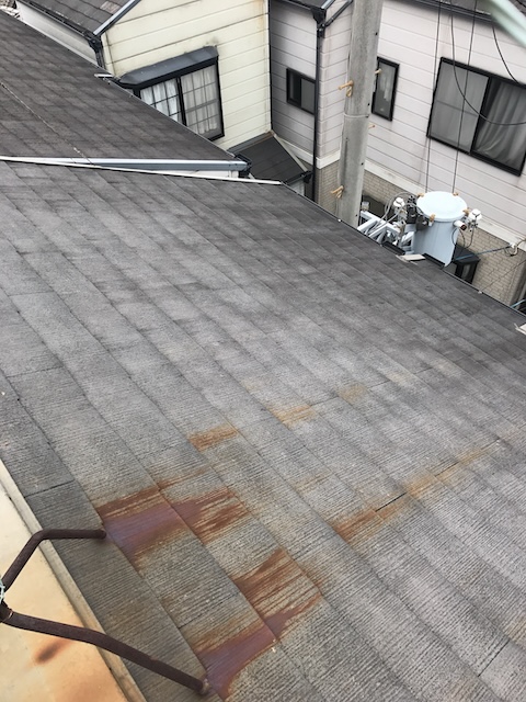 大阪市北区で屋根アンテナの錆と茶色い筋を現地確認、倒壊を防ぐため撤去や金具交換を検討