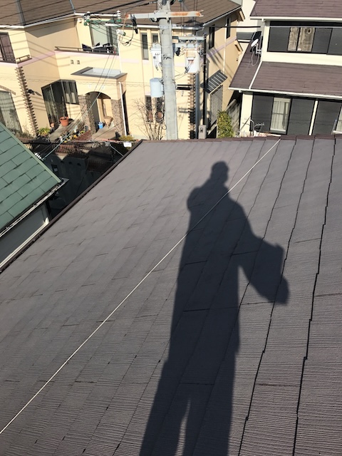広い屋根面の退色状況