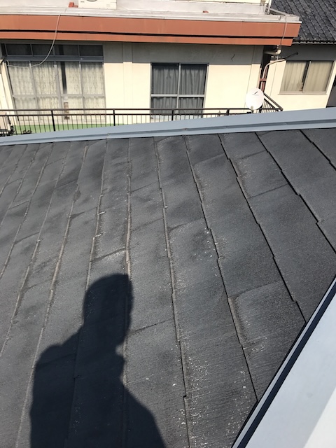 大阪市大正区で確認したカラーベストの浮き補修と屋根材飛散防止、ビス打ち・コーキング応急処置の限界
