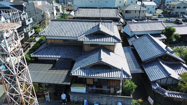 住宅全体の瓦屋根
