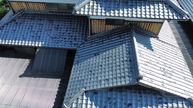 接合部付近の瓦屋根