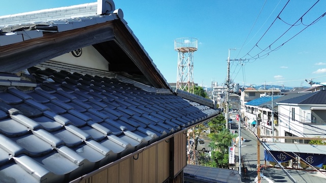 全体を見た瓦屋根外観