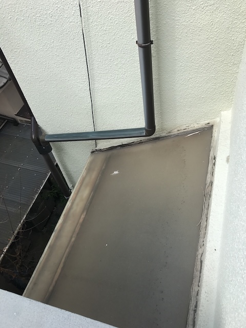下屋と竪樋の排水部