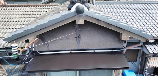 （袖部分）の通りが真っ直ぐに揃い雨水の侵入を完全に防ぐ施工後の詳細