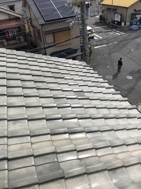 別方向から見た瓦屋根