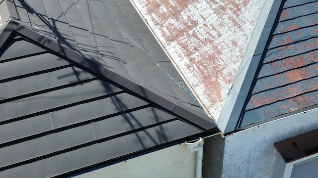 【大阪市東成区】スレート屋根の激しい劣化をカバー工法で賢く解決！