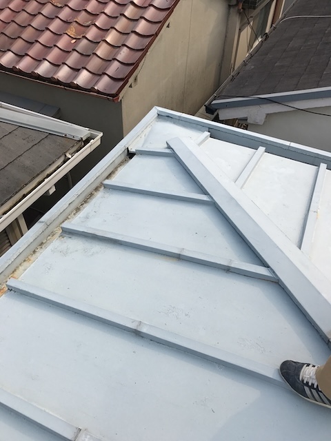 取り合い先端部の板金