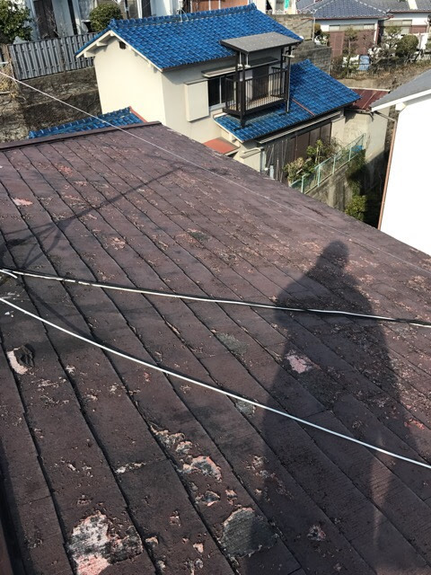 劣化が広がる屋根全景