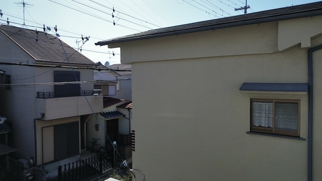 側面外壁に出た不陸