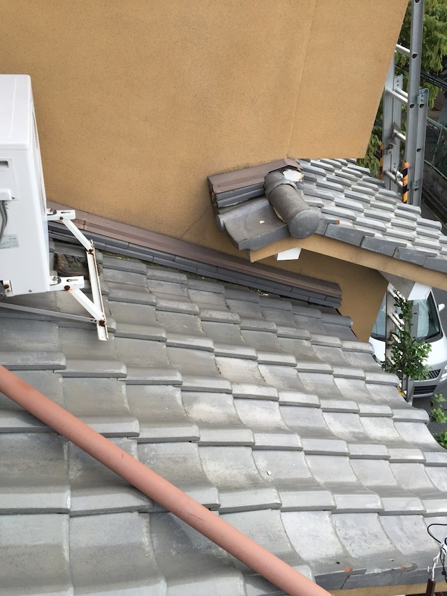 【東大阪市若江】「漆喰が傷んでる」と言われたら？上塗りでは直らない「土の流出」と「雨押さえの隙間」