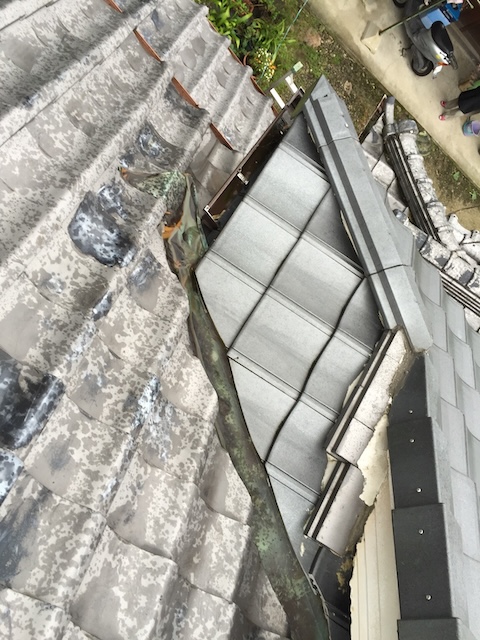 【柏原市国分】1年前の工事が原因？屋根の谷板金から雨漏りの真相と修理提案