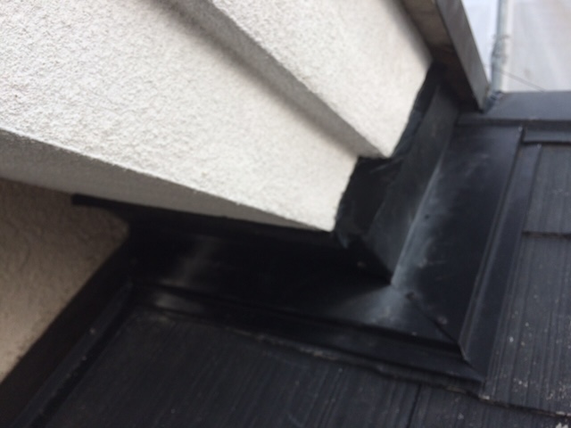 藤井寺市岡、板金工事完了後の壁際付近